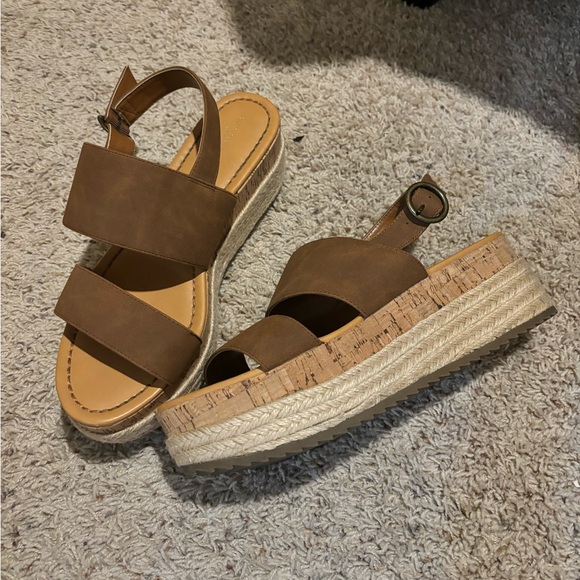 AE Espadrille Flatform Sandals - Picture 1 of 5